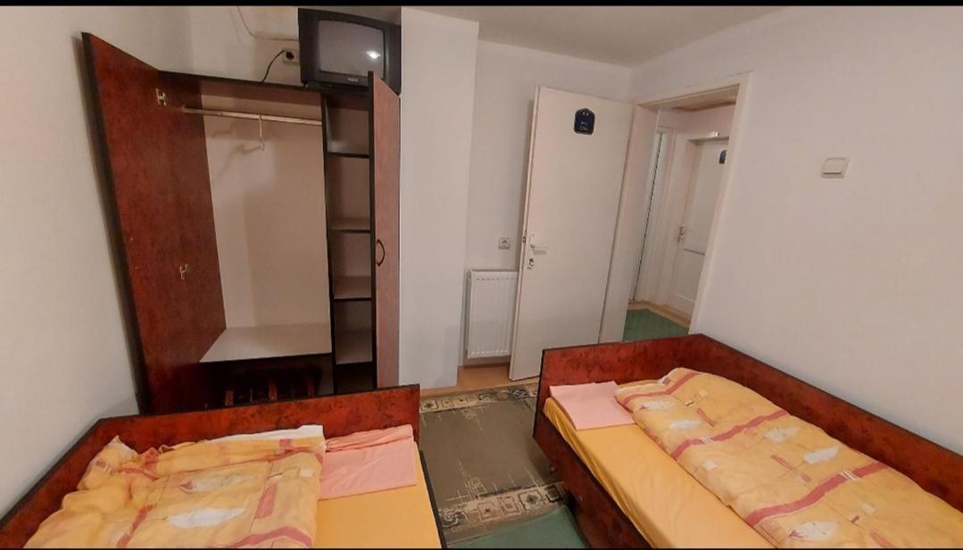 Domacinstvo Jolovic Hotel Kraljevo Buitenkant foto