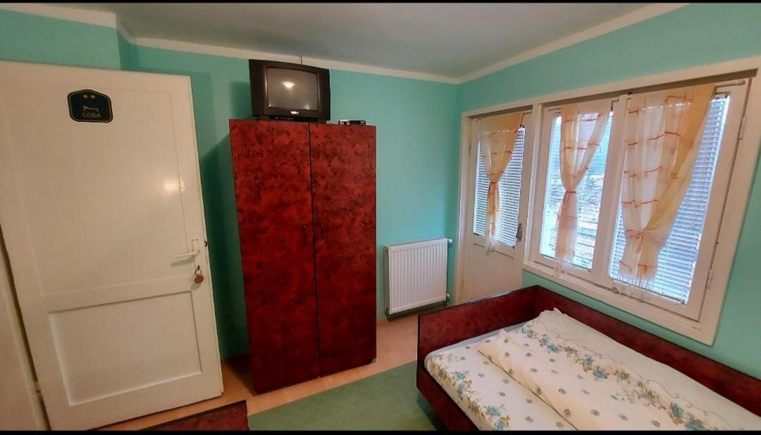 Domacinstvo Jolovic Hotel Kraljevo Buitenkant foto
