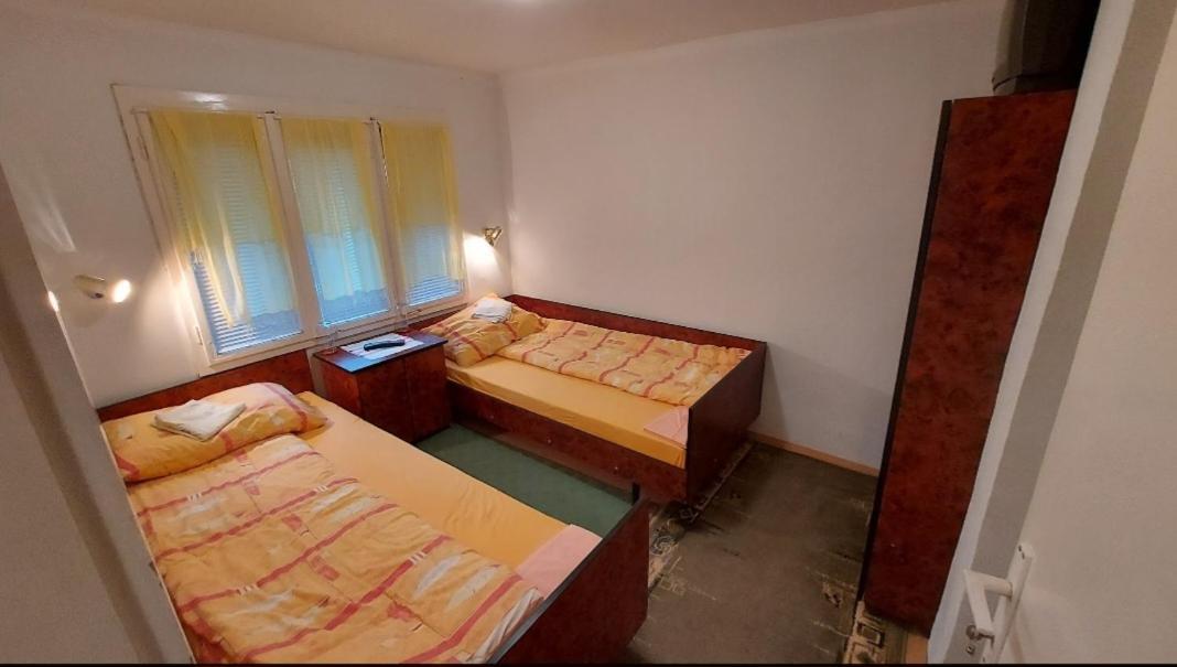 Domacinstvo Jolovic Hotel Kraljevo Buitenkant foto